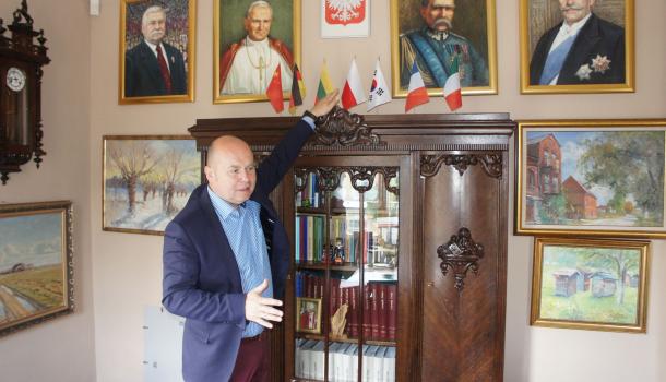 Przedszkolaki w gabinecie burmistrza