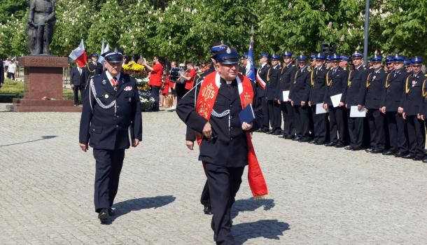 Pojazdy poświęcił ks. Jerzy Piątek