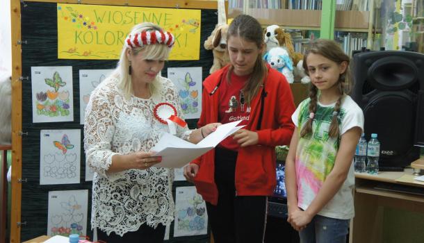 Efekty pracy uczniów podziwiała i komentowała Monika Sawicka