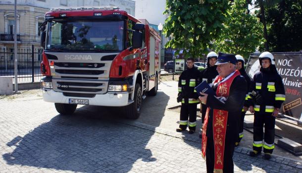 Pojazdy poświęcił ks. Jerzy Piątek