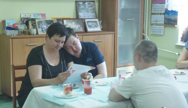 14 - Dzień Matki w siedzibie mławskiego koła Polskiego Stowarzyszenia na rzecz Osób z Upośledzeniem Umysłowym