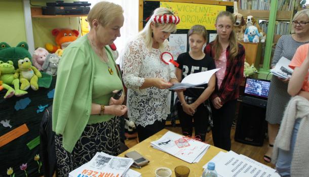 Efekty pracy uczniów podziwiała i komentowała Monika Sawicka