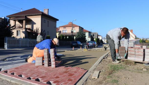 Nad Seraczem powstaje trakt pieszo-rowerowy (11)