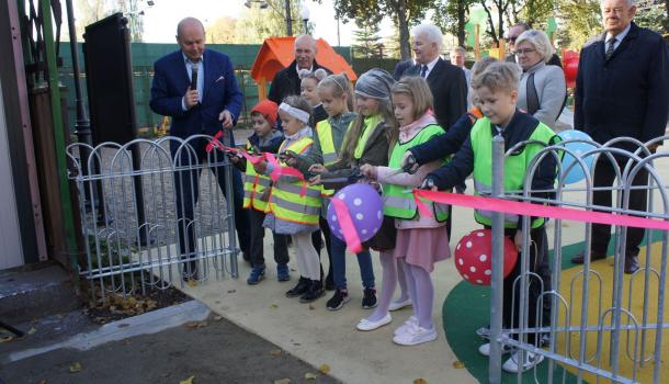 Otwarcie nowego placu zabaw w mławskim parku - 07