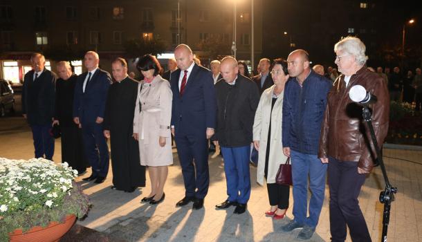 Uczcili pamięć Jana Pawła II i nagrodzili zdolnych uczniów - 38