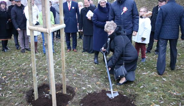 Uroczystość posadzenia dębu - 25