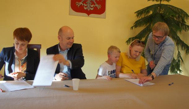 Dotacje na wymianę pieców - podpisanie umów - 14
