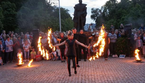 Dni Mławy - piątek w miejskim parku - 081
