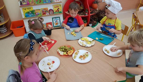 Szaszłyki owocowe w grupie Słoneczka