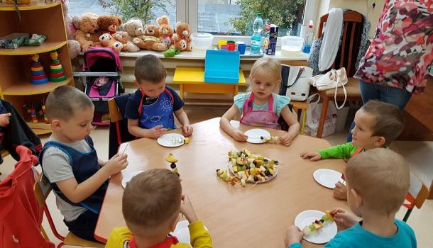 Szaszłyki owocowe w grupie Słoneczka