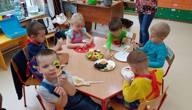Szaszłyki owocowe w grupie Słoneczka