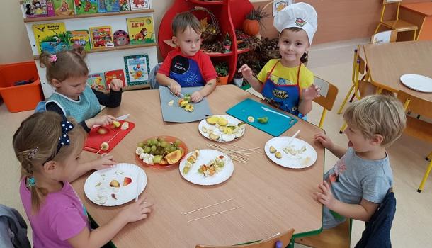 Szaszłyki owocowe w grupie Słoneczka