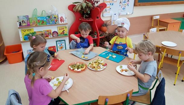Szaszłyki owocowe w grupie Słoneczka