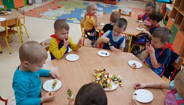 Szaszłyki owocowe w grupie Słoneczka