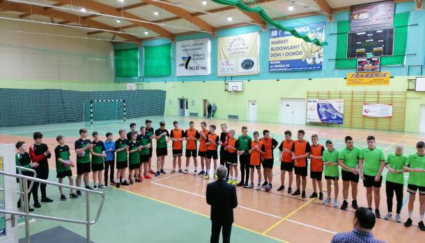 Uczniowie SP 4 mistrzami powiatu w piłkę ręczną chłopców klas VII-VIII
