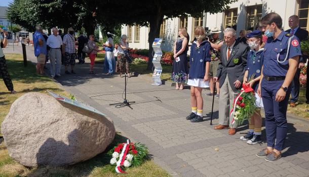 Odsłoniecie pamiątkowej tablicy - setna rocznica Bitwy Warszawskiej26.jpg 657