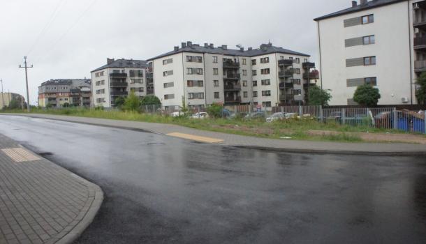 Widok z ulicy Wysokiej na bliki Osiedla Młodych