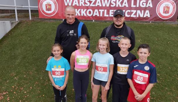 Lekkoatleci KS Zawkrze Mława z instruktorami