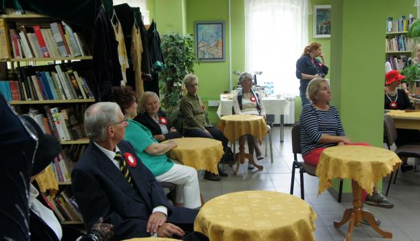 Uczestnicy spotkania w bibliotece
