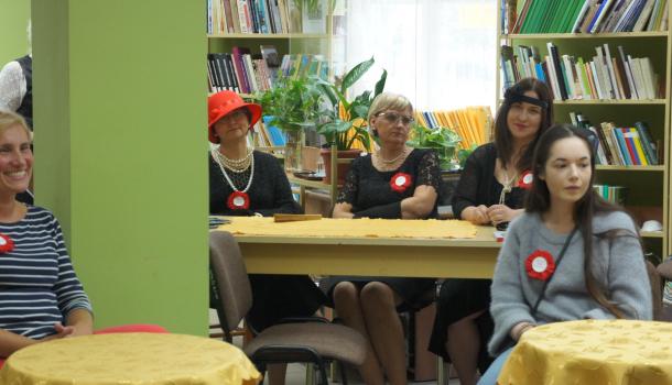 Uczestnicy spotkania w bibliotece