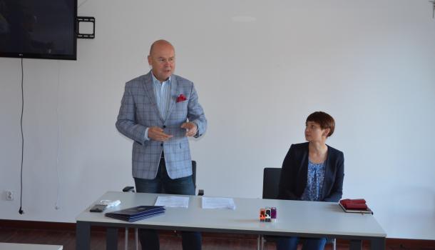Burmistrz Miasta Mława Sławomir Kowalewski i Skarbnik Miasta Mława Justyna Aptewicz