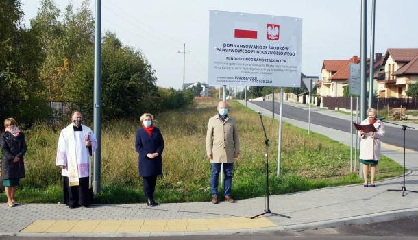 Prowadzący otwarcie dróg na Osiedlu Młodych