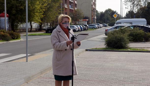 Prowadząca uroczystości otwarcia dróg Magdalena Grzywacz