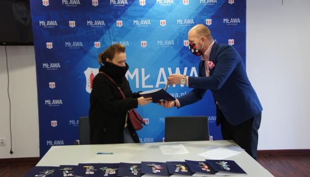Podpisywanie umowy i odbiór kluczy do nowego mieszkania