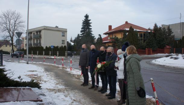 Wiązanki składają przedstawiciele Miasta Mława i Muzeum Ziemi Zawkrzeńskiej