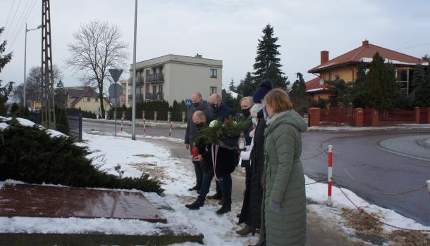 Wiązanki składają przedstawiciele Miasta Mława i Muzeum Ziemi Zawkrzeńskiej