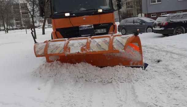 Pługi odśnieżają ulice i chodniki miasta 