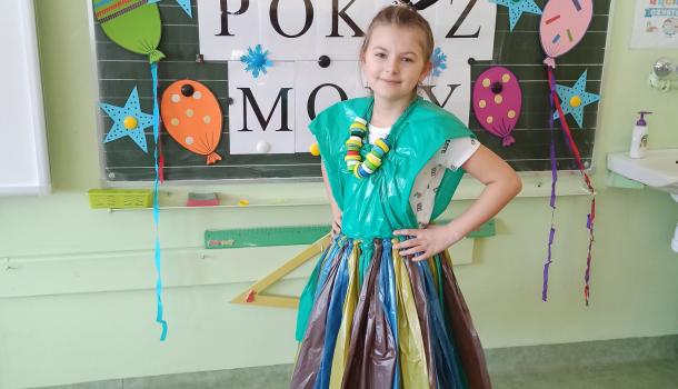 Pokaz mody EKO w klasie III d ze SP nr 7 w Mławie