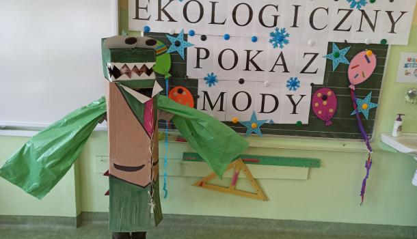 Pokaz mody EKO w klasie III d ze SP nr 7 w Mławie