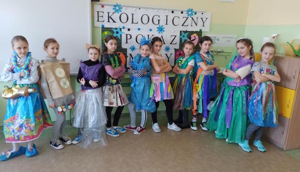 Pokaz mody EKO w klasie III d ze SP nr 7 w Mławie