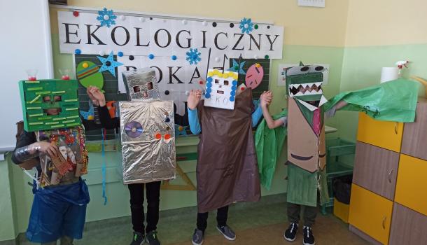 Pokaz mody EKO w klasie III d ze SP nr 7 w Mławie