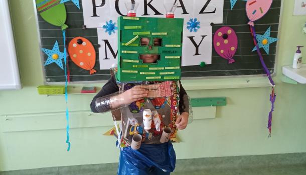 Pokaz mody EKO w klasie III d ze SP nr 7 w Mławie