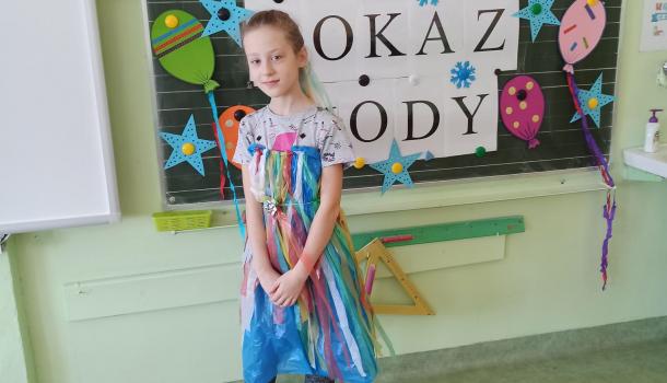 Pokaz mody EKO w klasie III d ze SP nr 7 w Mławie