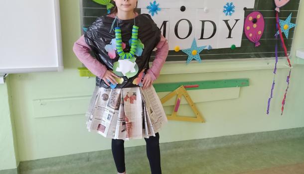 Pokaz mody EKO w klasie III d ze SP nr 7 w Mławie