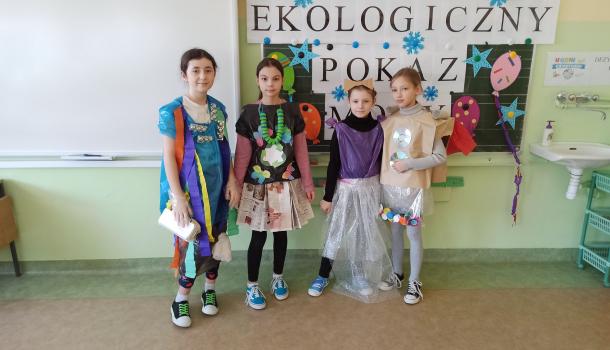Pokaz mody EKO w klasie III d ze SP nr 7 w Mławie