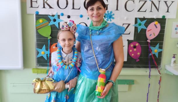 Pokaz mody EKO w klasie III d ze SP nr 7 w Mławie