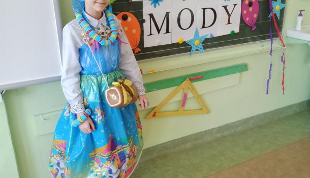 Pokaz mody EKO w klasie III d ze SP nr 7 w Mławie