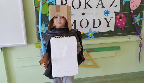 Pokaz mody EKO w klasie III d ze SP nr 7 w Mławie