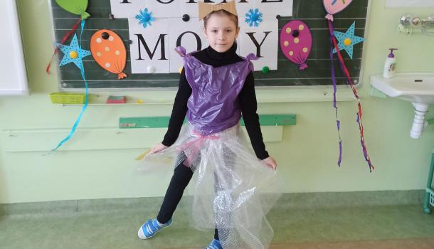 Pokaz mody EKO w klasie III d ze SP nr 7 w Mławie