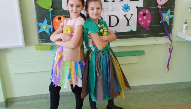 Pokaz mody EKO w klasie III d ze SP nr 7 w Mławie