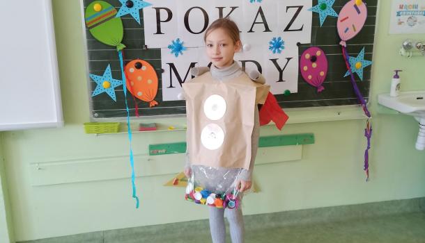 Pokaz mody EKO w klasie III d ze SP nr 7 w Mławie