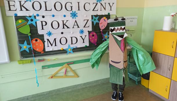 Pokaz mody EKO w klasie III d ze SP nr 7 w Mławie
