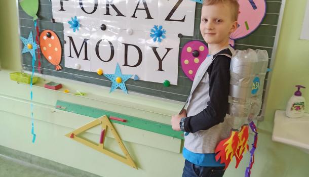 Pokaz mody EKO w klasie III d ze SP nr 7 w Mławie