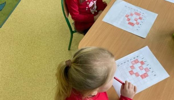 Walentynkowe zabawy przedszkolaków z SP nr 2 w Mławie