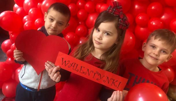 Walentynkowe zabawy przedszkolaków z SP nr 2 w Mławie