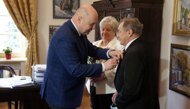 Sławomir Kowalewski oraz Leokadia i Władysław Jarzębscy